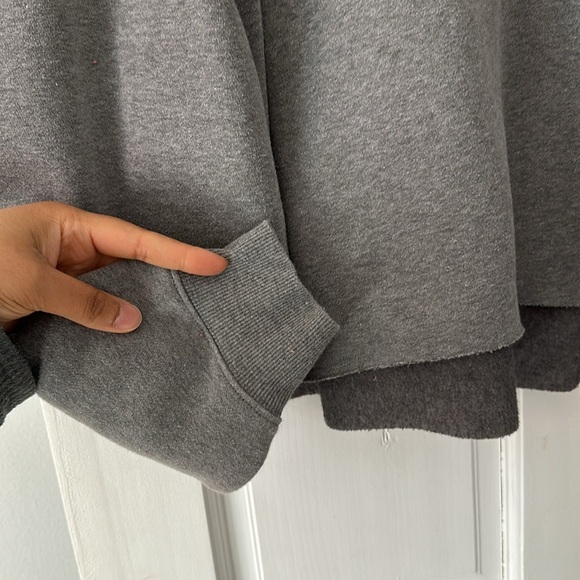 Cropped Sweatshirt - Picture 3 of 5